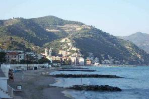 Xtrallusion photo gallery of Italy. Photos, pictures, images and photographs of the Italian Rivieras, the Italian Lakes, the Italian Alps, the Cinque Terre, the Amalfi coast and some of the most beautiful corners of Italy. Plus photos of Italian cities such as Pisa, Milan, Genoa and Rome.